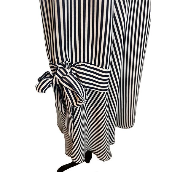 W5 Women's Black And White Striped Bell Sleeve With Bow Tie Blouse Size XL - Picture 4 of 6